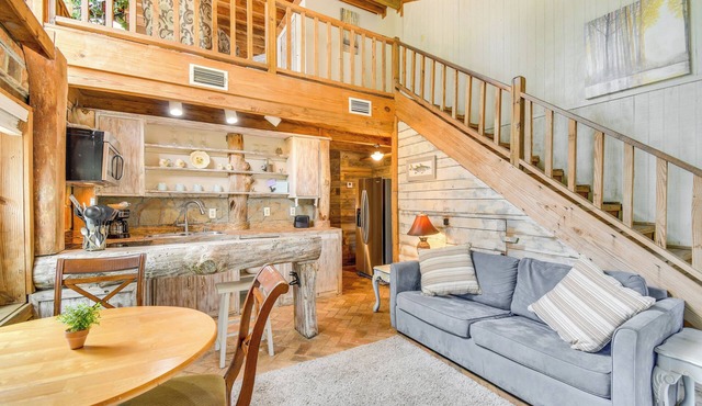 Riverfront Deck: Outdoor Retreat in Fairhope!