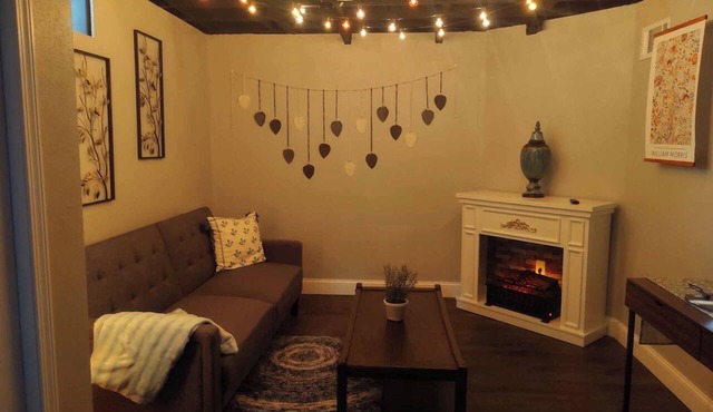 Robin's Bluff- Classic 3-bedroom in beautiful Whitefish Bay, convenient location