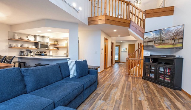 Rock Cove Villa | 3 Kings + Private Baths | Walk to Golf · Fireplace · Foosball