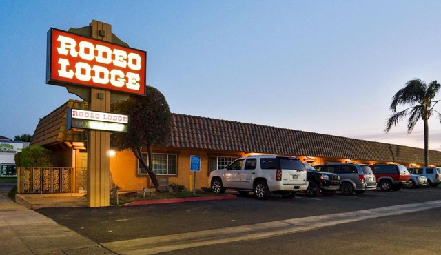 Rodeo Lodge