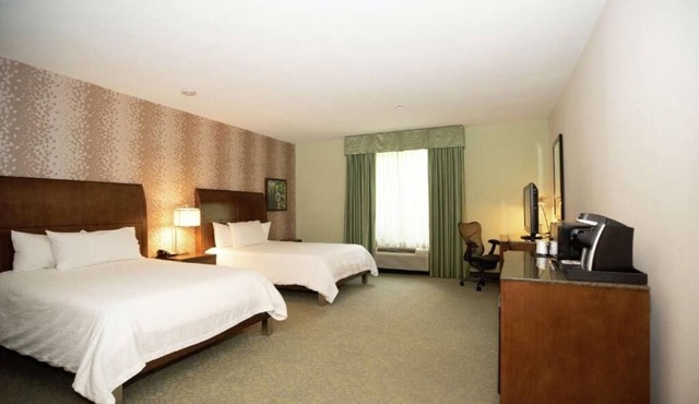 Room with 2 Queen Beds Close to Covington Sights – Prime Location & Pet-Friendly