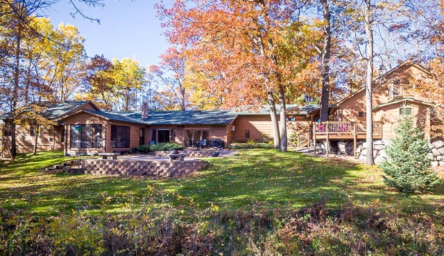 Rustic Rambler that has privacy with Over 400 Feet Of Lake Shore On Gull Chain