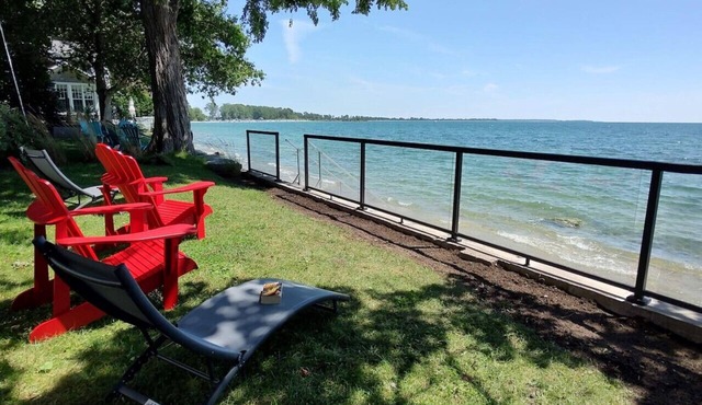 Sakura Cottage - Serenity on PEC Waterfront