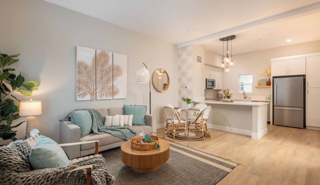 Salt & Sand Beach Townhome: 10 min. to Beach