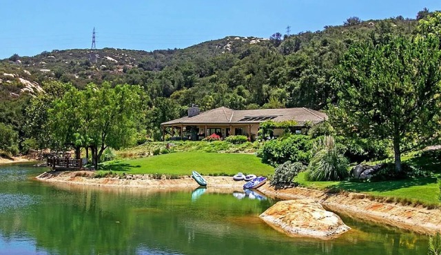 San Diego -Fallbrook- LAKEFRONT resort Style Lakehouse w/Pool,Spa, Beaches close