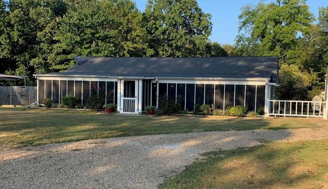 Sardis Lakefront Cabin