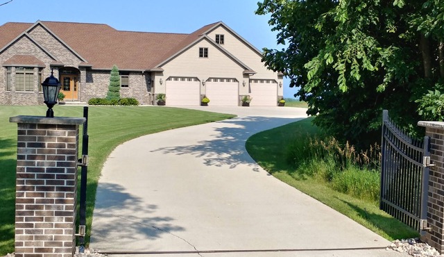 Secluded country home overlooking lake Winnebago