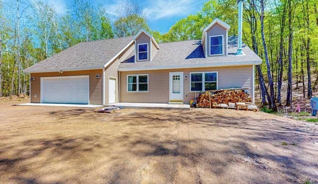 Secluded retreat w/lake access, snowmobile/ATV trail, large garage & bunk room