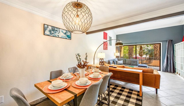 Second-floor condo with gorgeous view, pool, hot tub & tennis - 2 dogs OK