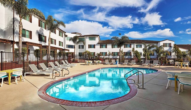 Serene 2 Queen Bed Stay Minutes from Pier & Sunset Views l 2 Units