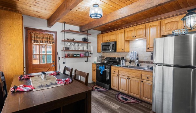 Shepherd's Cabin - Gambrel cabin, spacious while still being cozy and inviting! cabin