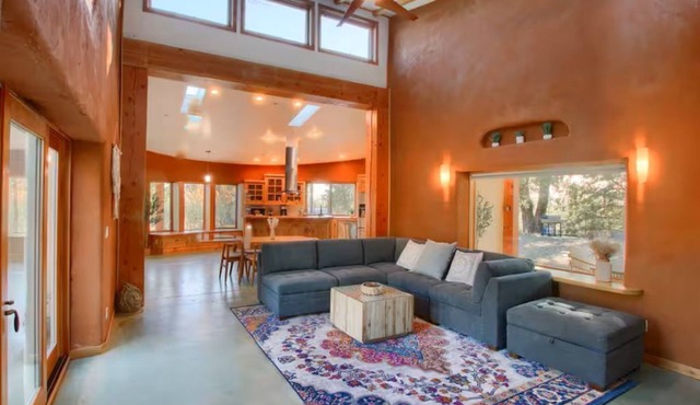 Sierra Meadows Ecovilla close to Yosemite with 4 Bedrooms & WiFi