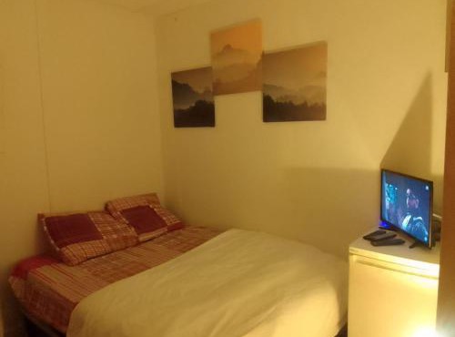 Simple Colocation Rooms