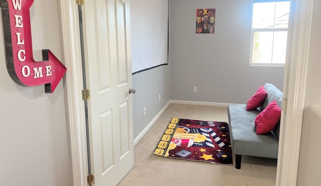 Sleeps 10 Centrally Located w/Theater Room