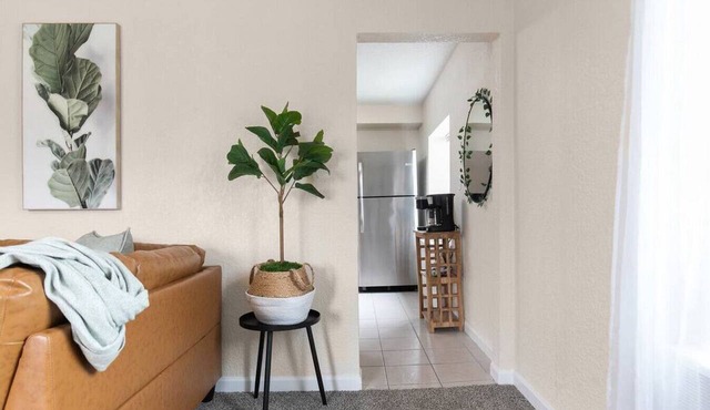 Sleeps 7{SPACIOUS}Pets Welcome!