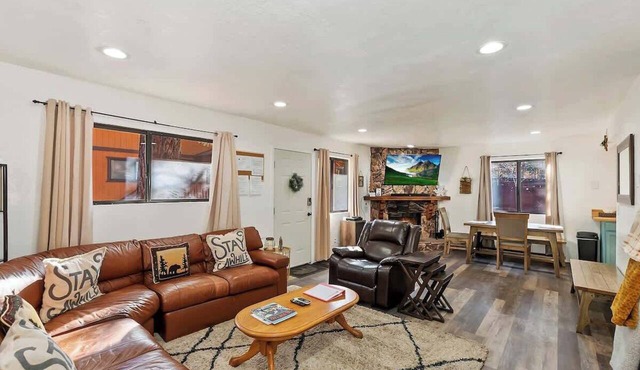 Slopeside Cabin C W Hot Tub & Slope View Parking