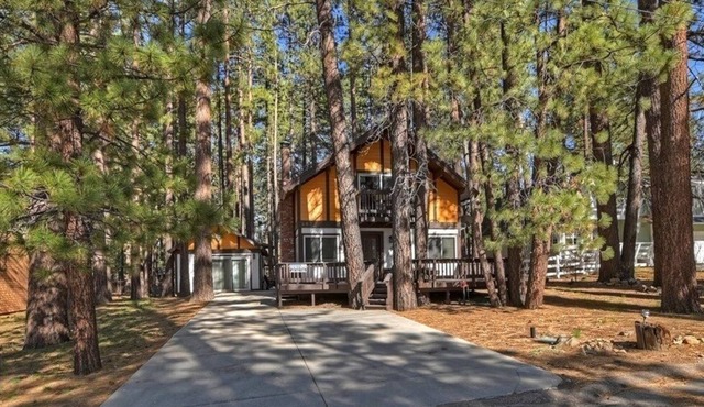 Snow Summit Chalet - Walk To Snow Summit With Hot Tub And Game Room! 3 Bedroom Chalet