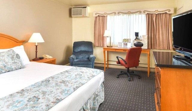 Solvang Danish Adventure! 2 units w/Continental Bfast, Parking, Swimming Pool