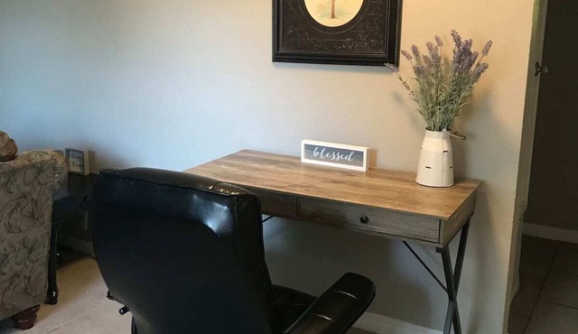 Spacious 1 Bedroom Apt near beach .
