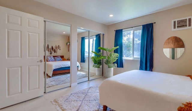 Spacious 3-BR 2-Bath Family Condo w/Pool & Free Parking, near Shopping Center