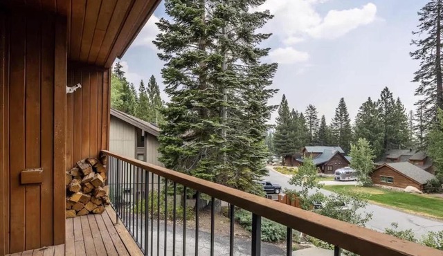 Spacious 3BD & Loft Villa - Convenient to Slopes