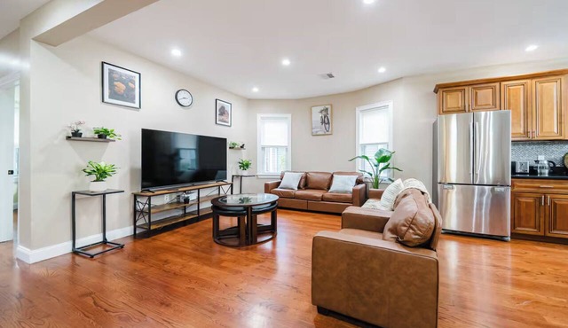 Spacious 6BR Family Stay Near Boston/Blue Hills, Free Parking & Pet-Friendly 172