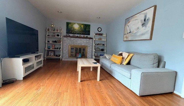Spacious Colonial Home @ Windsor Manor Rockville