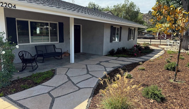 Spacious contemporary house in the heart of Los Olivos