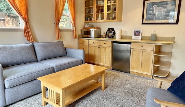 Spacious guest house, pet friendly
