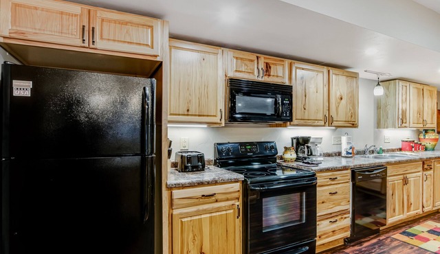 Spacious Lakefront Home with Dock - Water Views, Free Internet, Washer & Dryer
