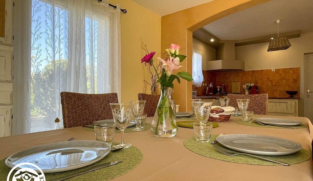 Spacious lodging near beaches - 6 guests