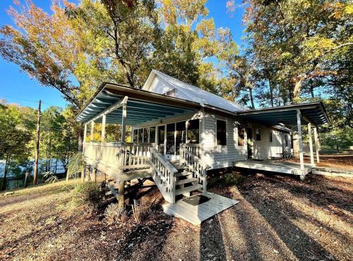 Spacious Luxury Cabin with Resort Amenities Near Zwolle, LA