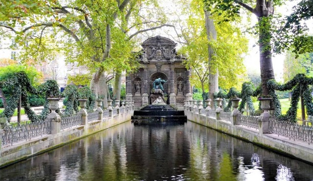 SPACIOUS PARISIAN RETREAT- BY LUXEMBOURG GARDEN AT RUE D'ASSAS- SAINT GERMAIN