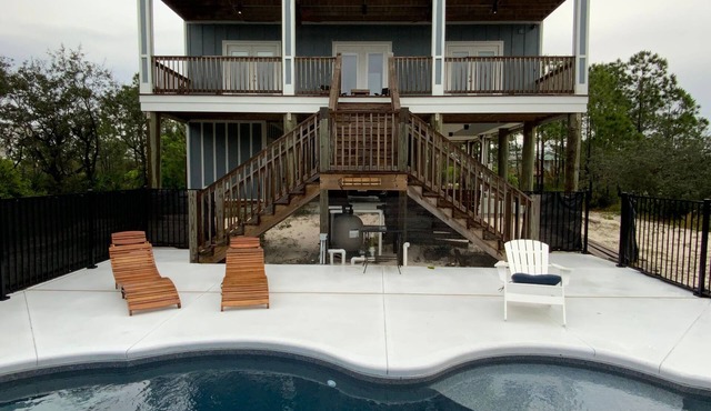 Spacious private home , private pool, dogs allowed, near boat dock, restaurants