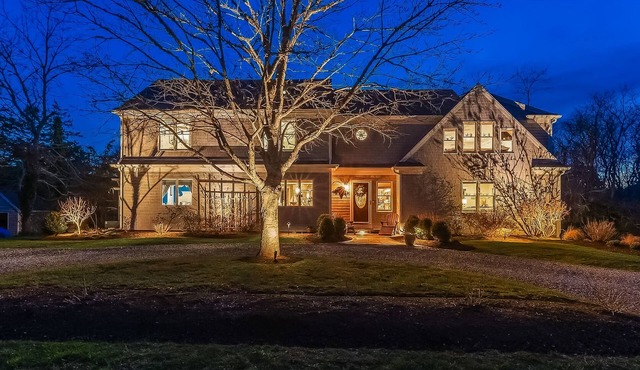 Spacious retreat with updated bathrooms, games, AC, patio, & W/D- .6mi to beach