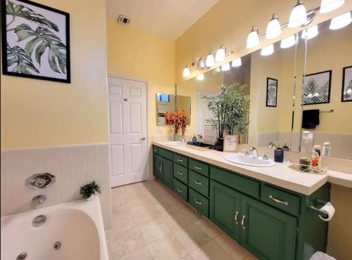 Spacious studio with two queen beds near Beverlywood 5 minutes to Rodeo Drive