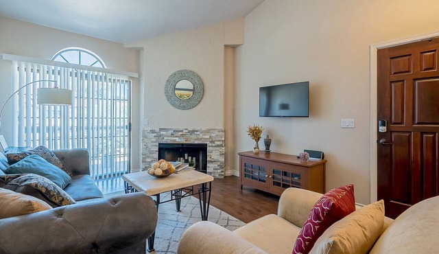 Splendid Condo in Prime Scottsdale Location - 2BD/2BA & Pool!