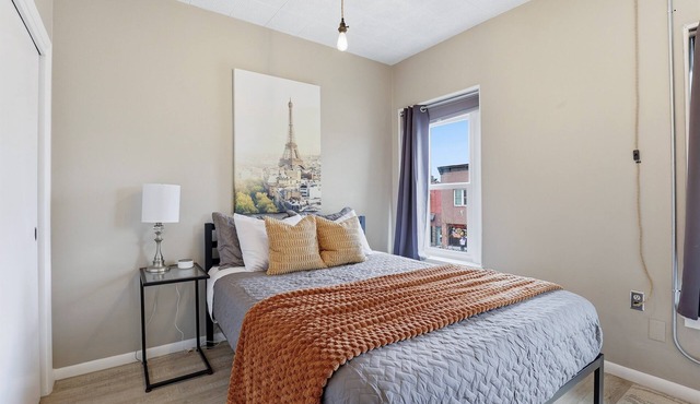 Stateview 201 - 2BR + Free Co-Working Space