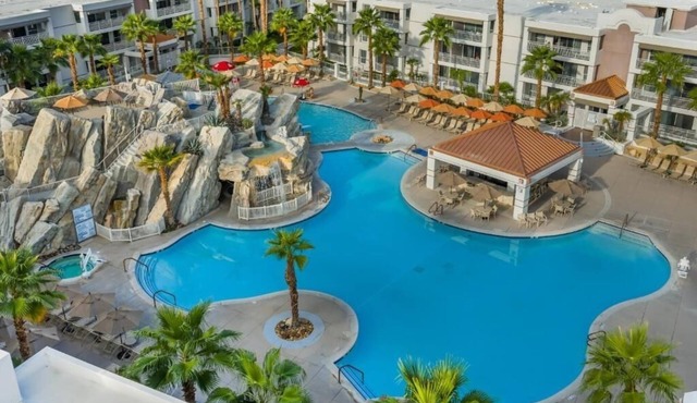 Stay in 2 Large Suites with Kitchen & Tranquil Views for Relaxation