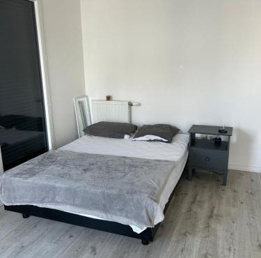 Studio at Rueil-Malmaison 20 mins drive to Paris
