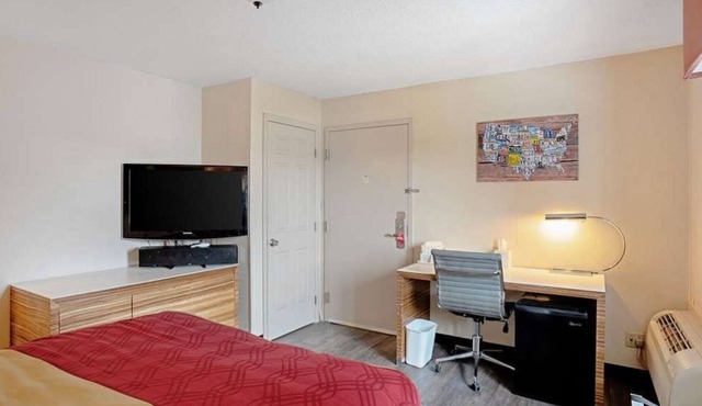 Studio in Clinton, IA: Your perfect rental awaits