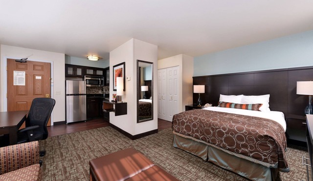 Studio Suite w/Full Kitchen in Sioux Falls
