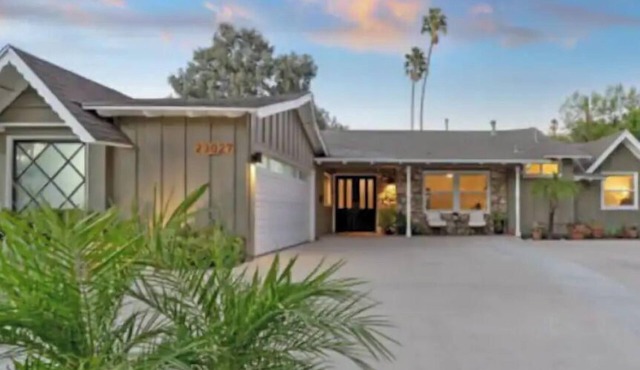Stunning Entertainers dream Home w/Pool Hot-tub