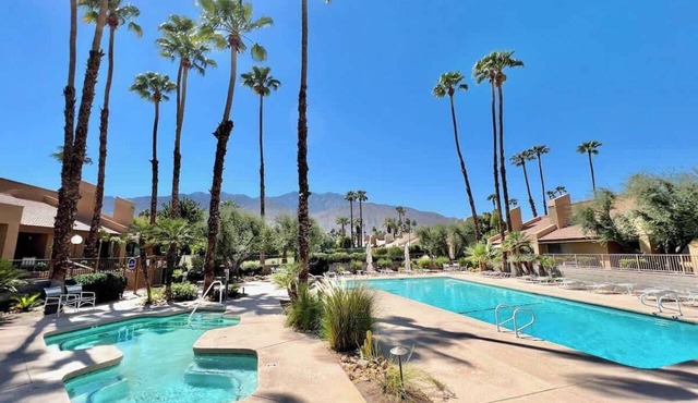 Stylish 2BR+Office, Big Pool, Pickleball and more