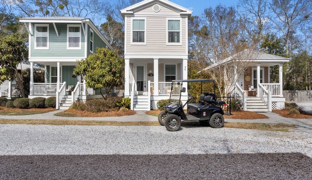 Stylish Downtown Cottage w/Golf Cart for Rent