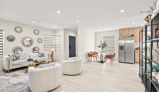 Stylish New Home Bright Modern Fully Stocked