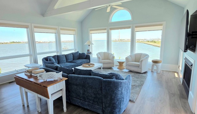 Sunrise-Sunset Views From Waterfront Home w/Elevator (just renovated)