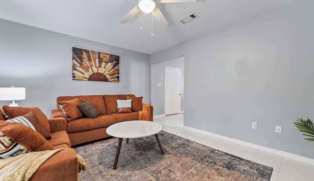 Sunset Getaway Spacious Retreat Near Beaches & Local Attractions!