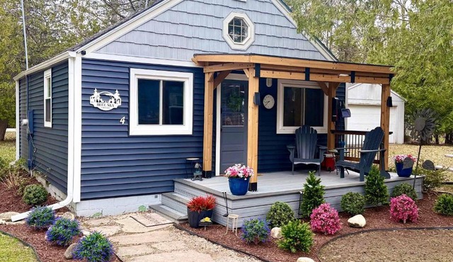 Sunset Shores - Sunflower Cabin #4 by Simple Life Rentals