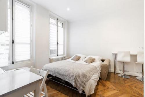 Superbe Studio a 5 mn de la TOUR EIFFEl à PIED IDEAL Touristes et professionnel moins 15pourcents sur les longs séjours